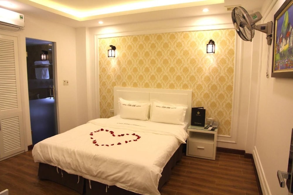 Lotus Hotel Van Phuc - By Bayluxury
