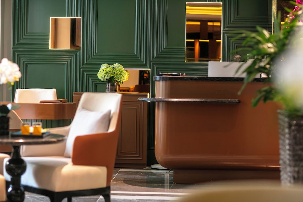 May De Ville Lumiere Hotel