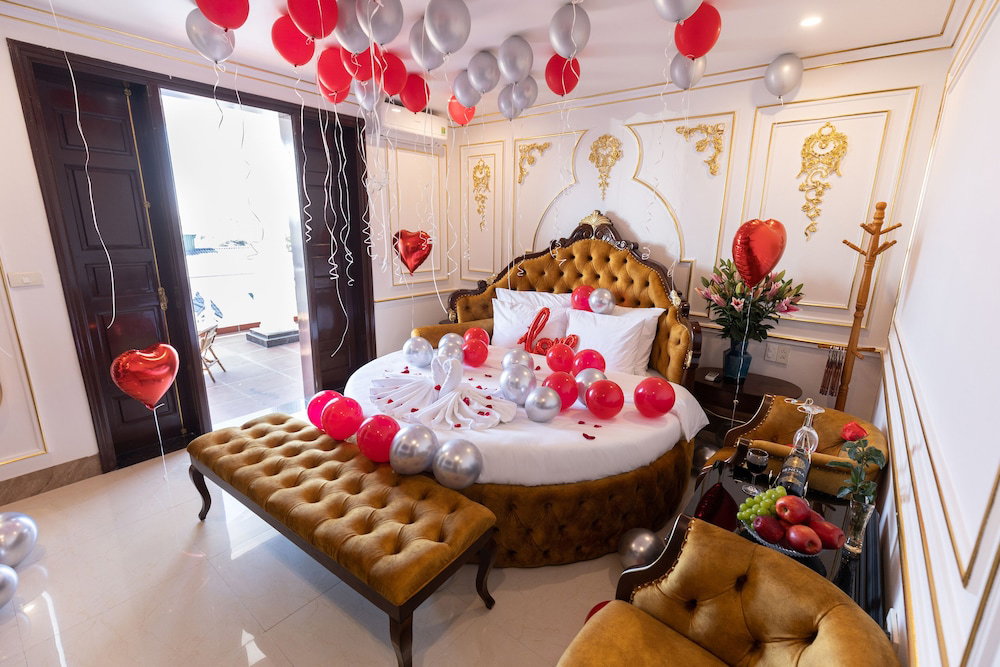 Hotel Royal Hotel - Sai Dong - Long Biên