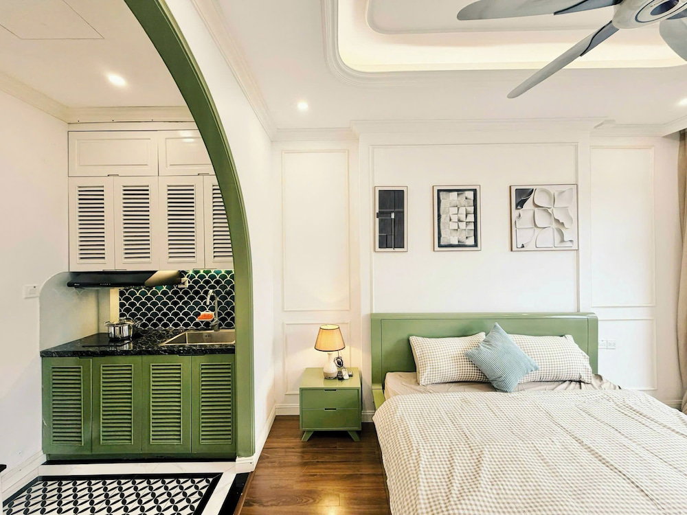 Elegant Home - City View - Center