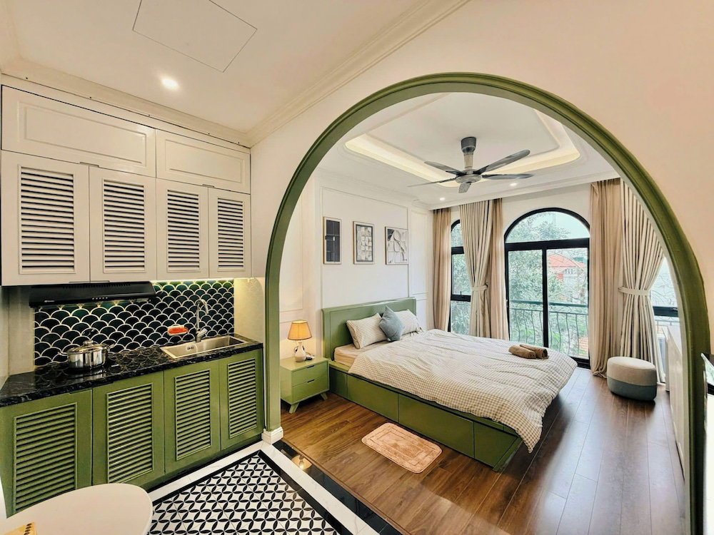 Elegant Home - City View - Center