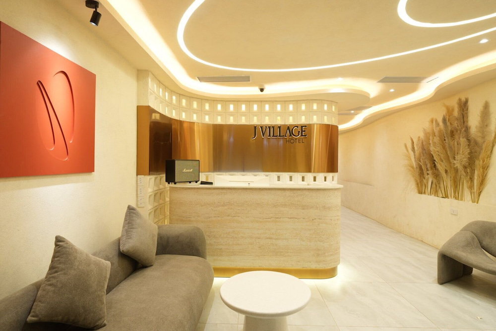 Hotel J Village Hotel - Triệu Việt Vương