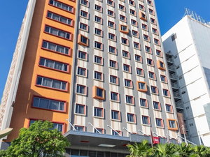 Hotel Ibis Saigon Airport cazare Quan Tan Phu