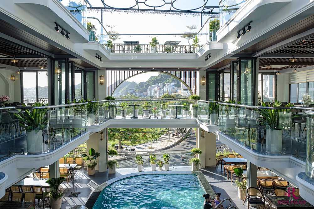 Hotel Roza Palace