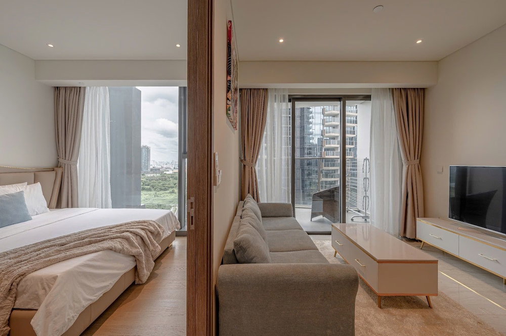 Metropole - Christine Hospitality