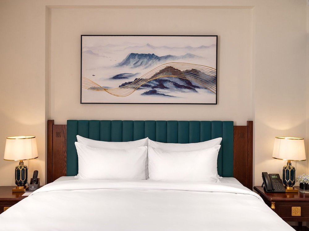 L'signature Hotel & Spa