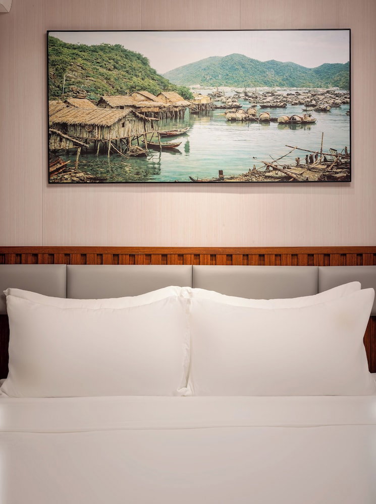 Cat Ba Fishing Village Bay House