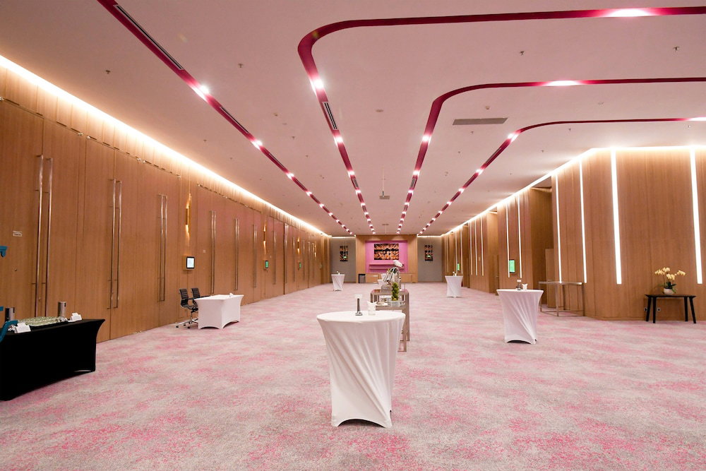 Holiday Inn & Suites Saigon Airport By Ihg