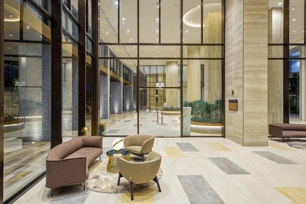 Midtown The Peak Apartment By Vnhouse