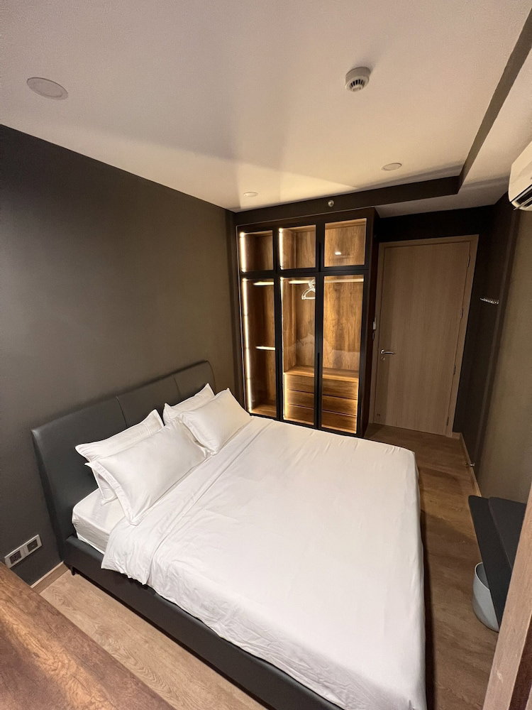 Midtown The Peak Apartment By Vnhouse