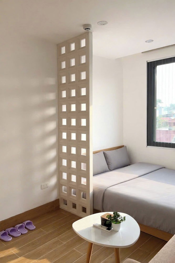 Alley Home & Apartment