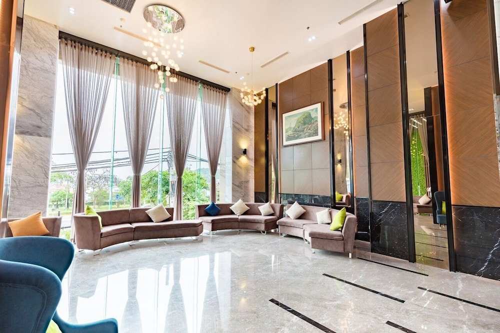 Cat Ba Paradise Hotel - Sky Bar & Massage