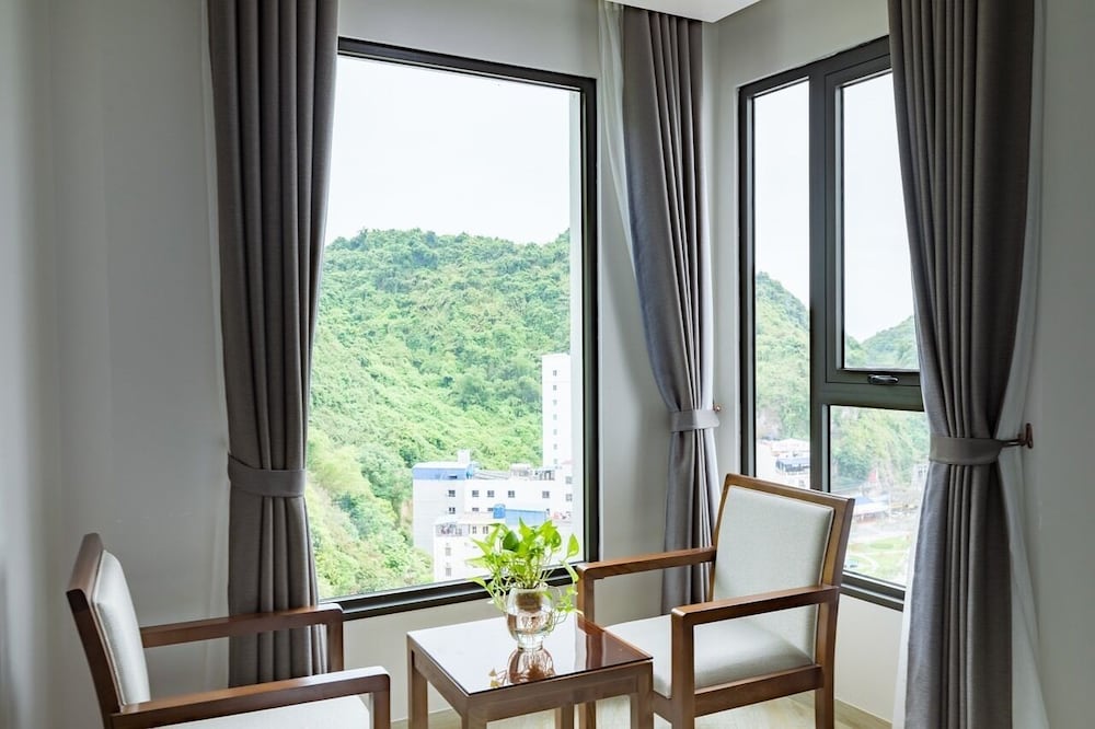Cat Ba Paradise Hotel - Sky Bar & Massage