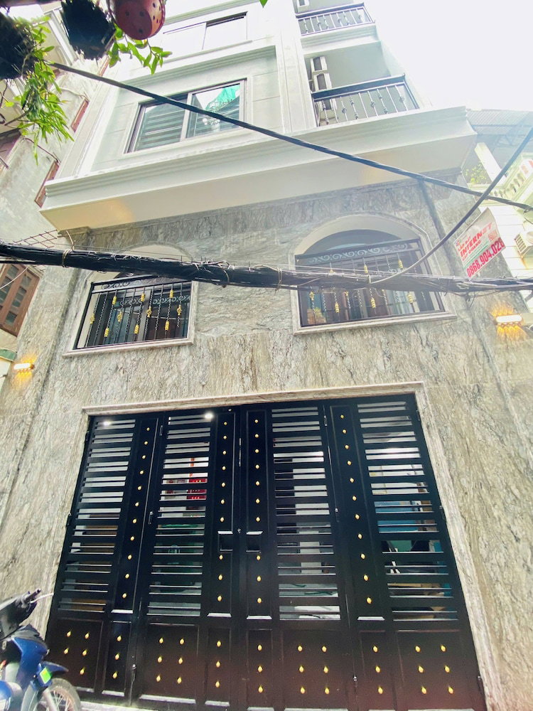 Hotel 25 House 298 Ngoc Lam - Long Bien Bridge