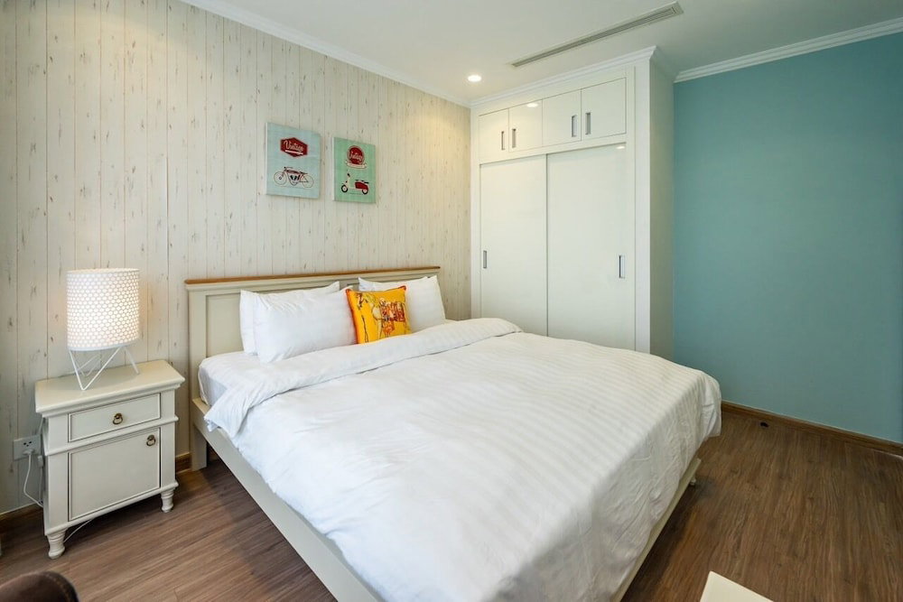 Hoa Tranh - Vinhomes Central Park