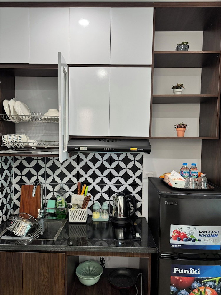 Ly Apartment & Home