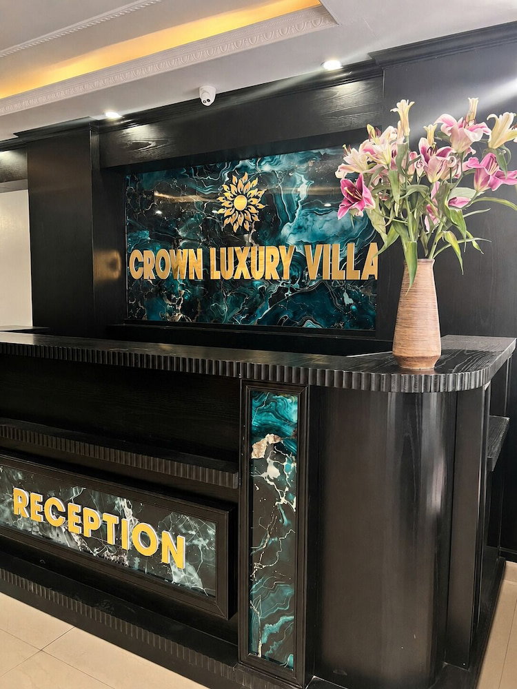 Hotel Crown Luxury Hotel
