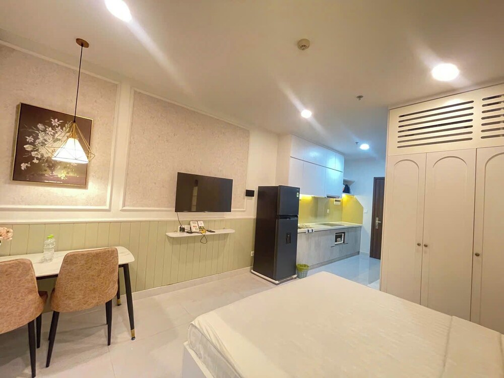 Sunrise Riveside Luxury Apartment
