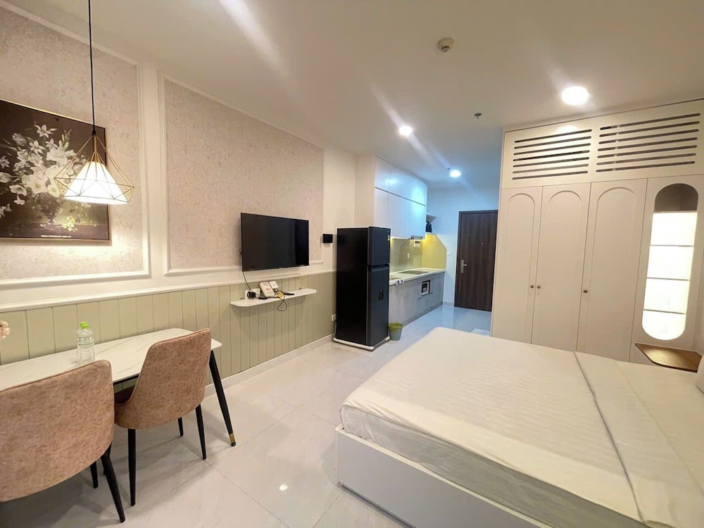Sunrise Riveside Luxury Apartment