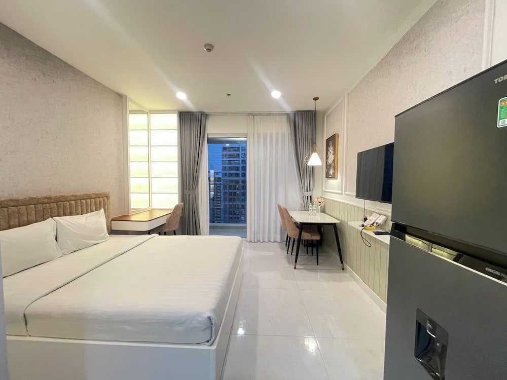 Sunrise Riveside Luxury Apartment