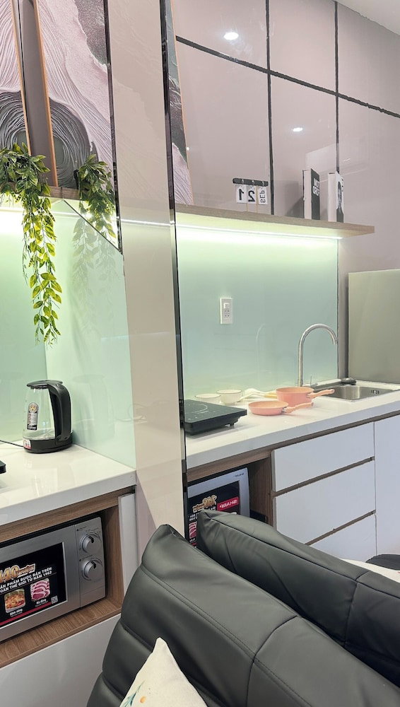 Unite Staycation Le Van Sy