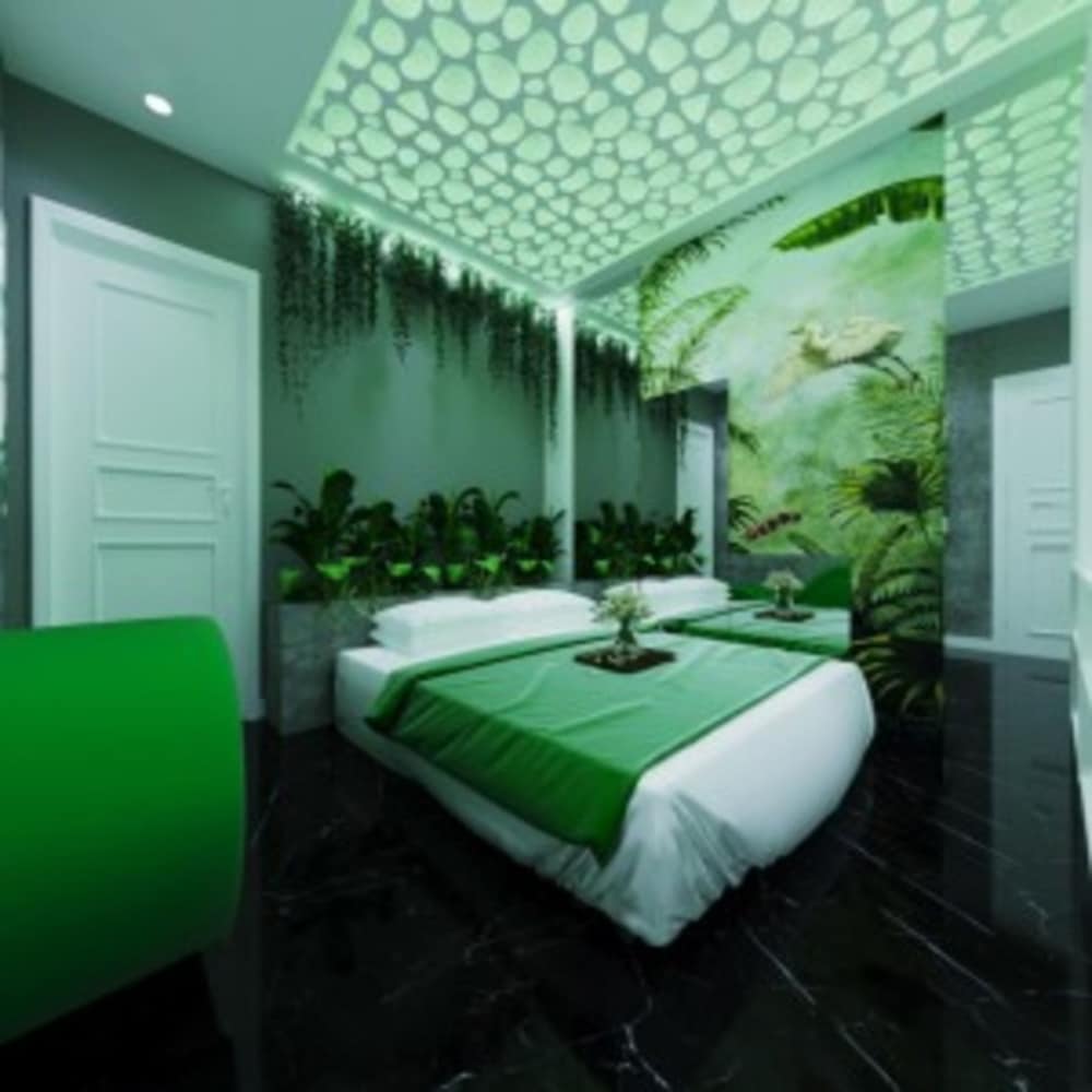 Quynh Huong Hotel