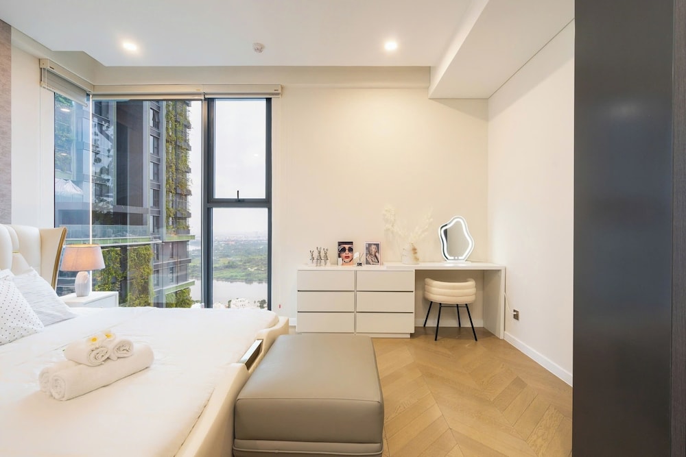 Lumiere Riverside By Aura Luxury