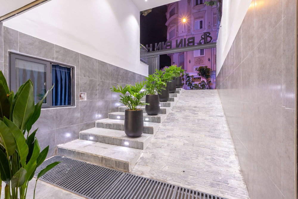 Bin Bin Hotel 18 - Near Thu Thiem Villa Park