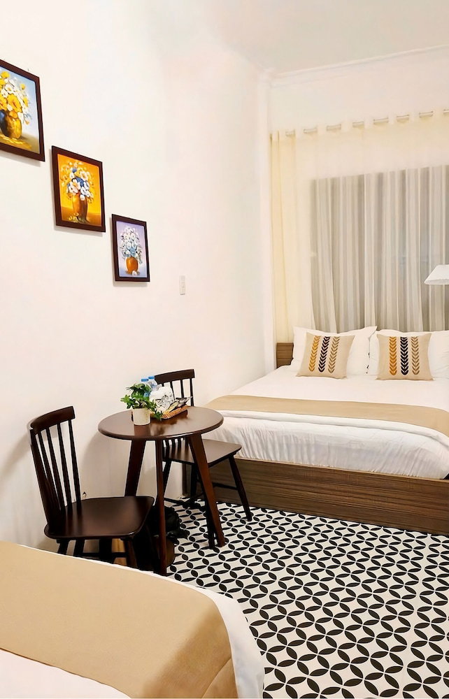 Golden Lotus Hostel & Spa Hang Dao Night Market