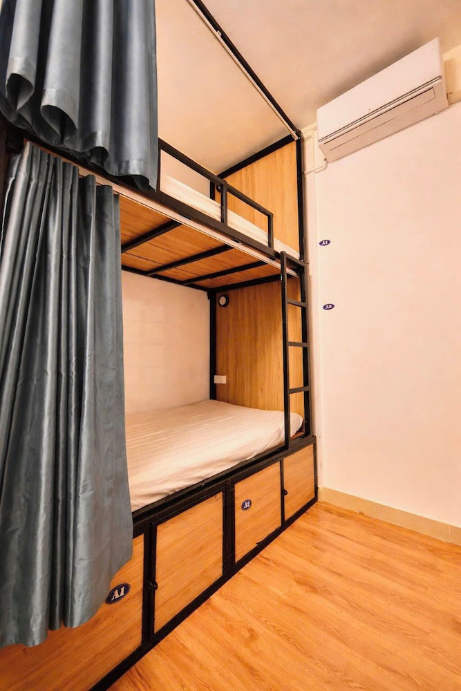 Golden Lotus Hostel & Spa Hang Dao Night Market