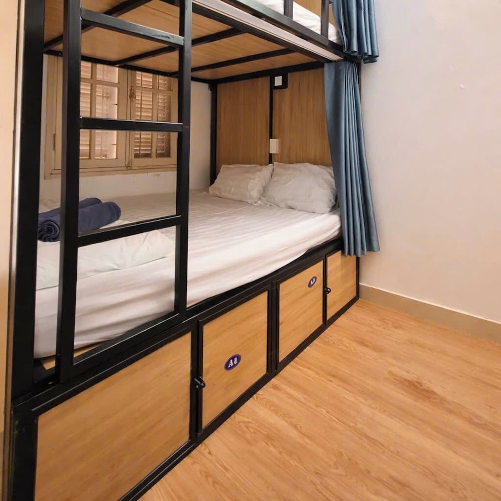 Golden Lotus Hostel & Spa Hang Dao Night Market