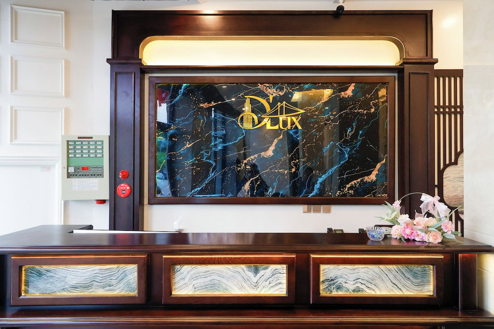 D'lux Hotel