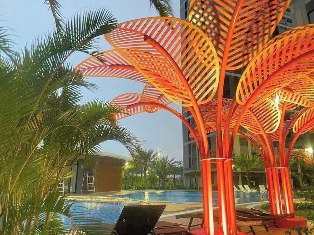 Hotel Surihome- Vinhomes Grand Park Apartments