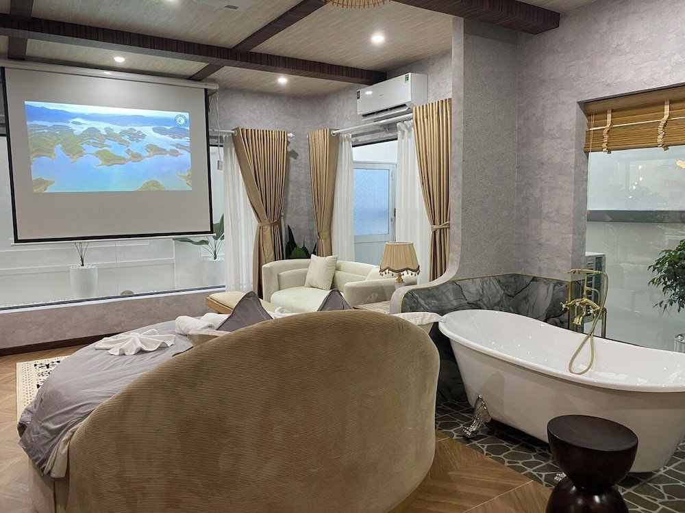Romance Hotel