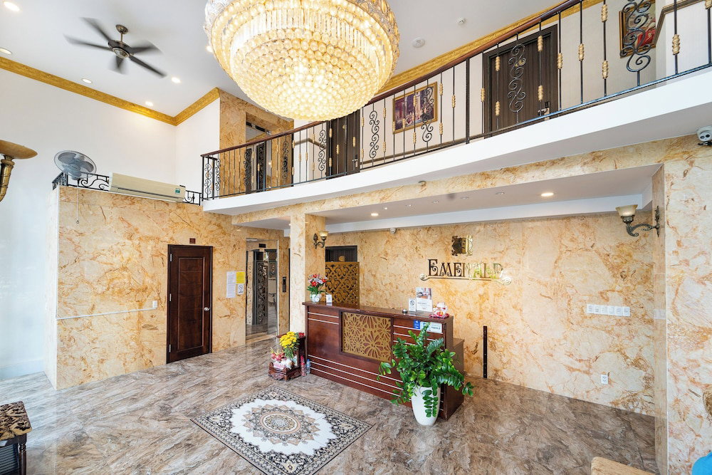 Collection O Emerald Luxury Apartment - Near Secc