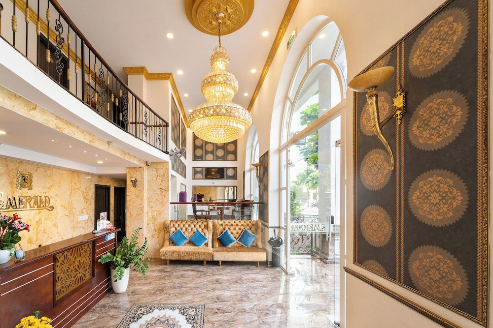 Collection O Emerald Luxury Apartment - Near Secc