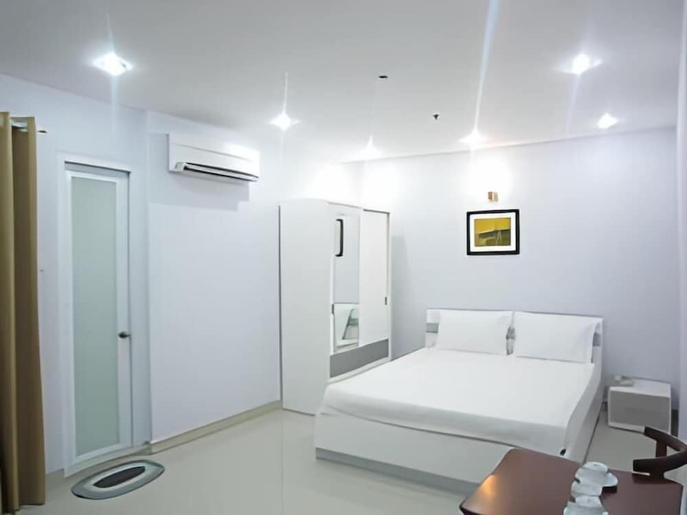 Le Dai Phat Hotel Q6 - By Bay Luxury