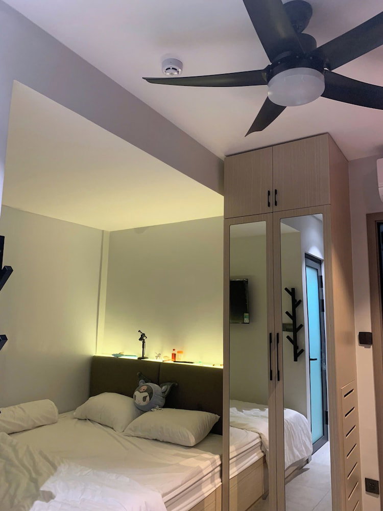Serenity Hotel Near Tan Son Nhat Airport