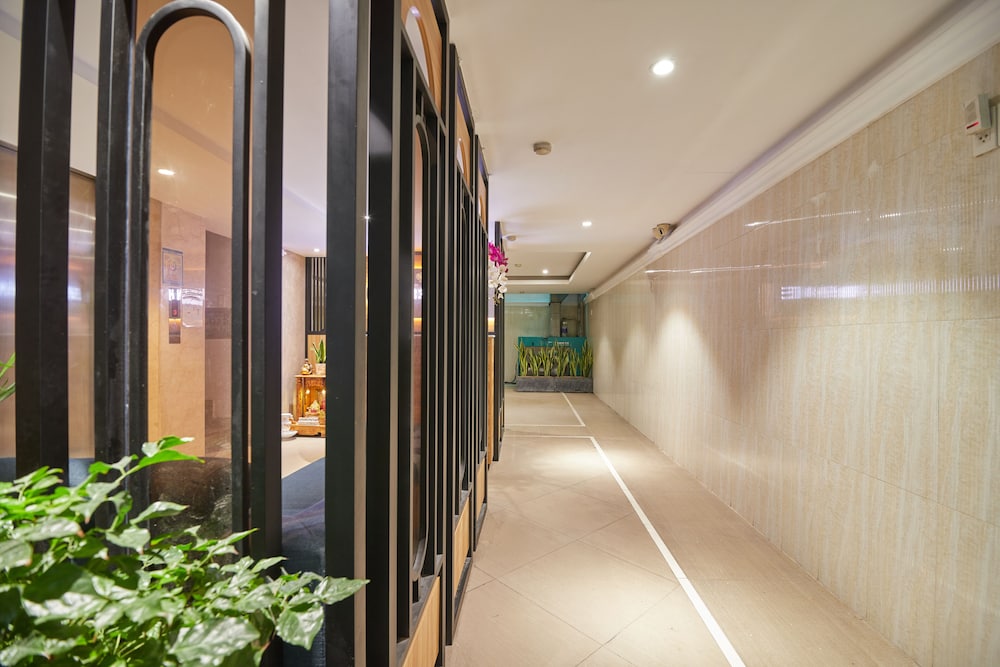 Bin Bin Hotel 2 - Near Him Lam D7