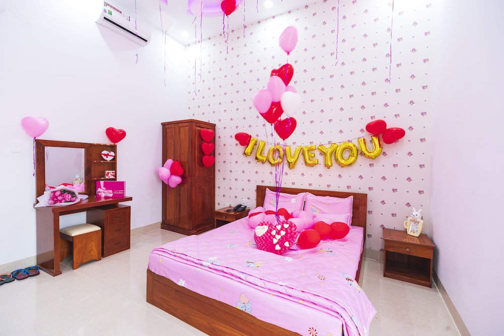 Paradise Hotel