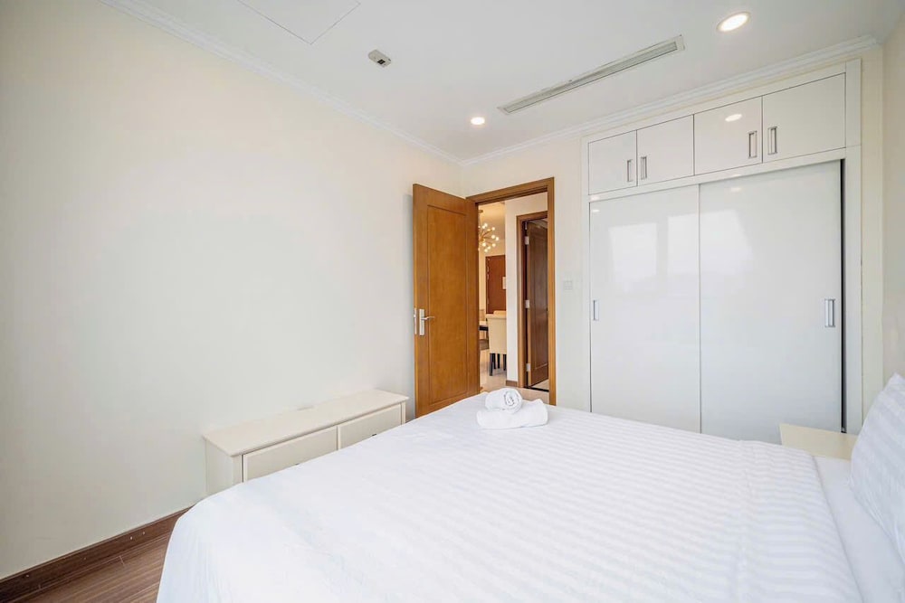 Lyshing Apartment In Vinhomes Landmark