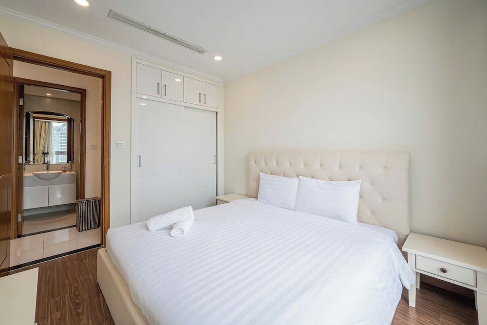 Lyshing Apartment In Vinhomes Landmark