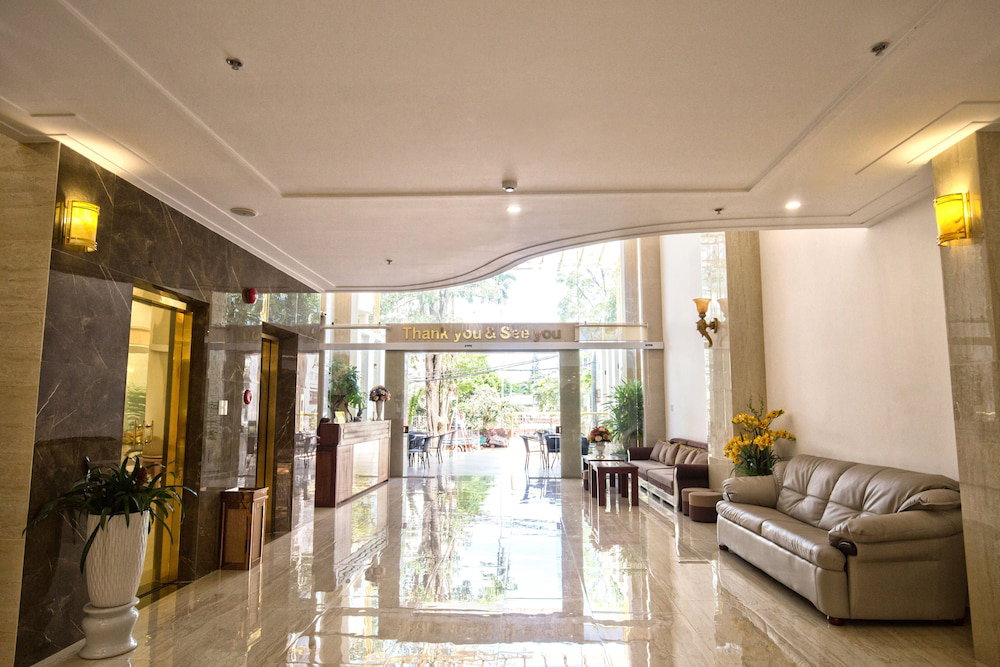 Le Centre Hotel