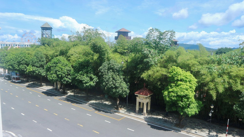 Monstera Hotel And Coffee