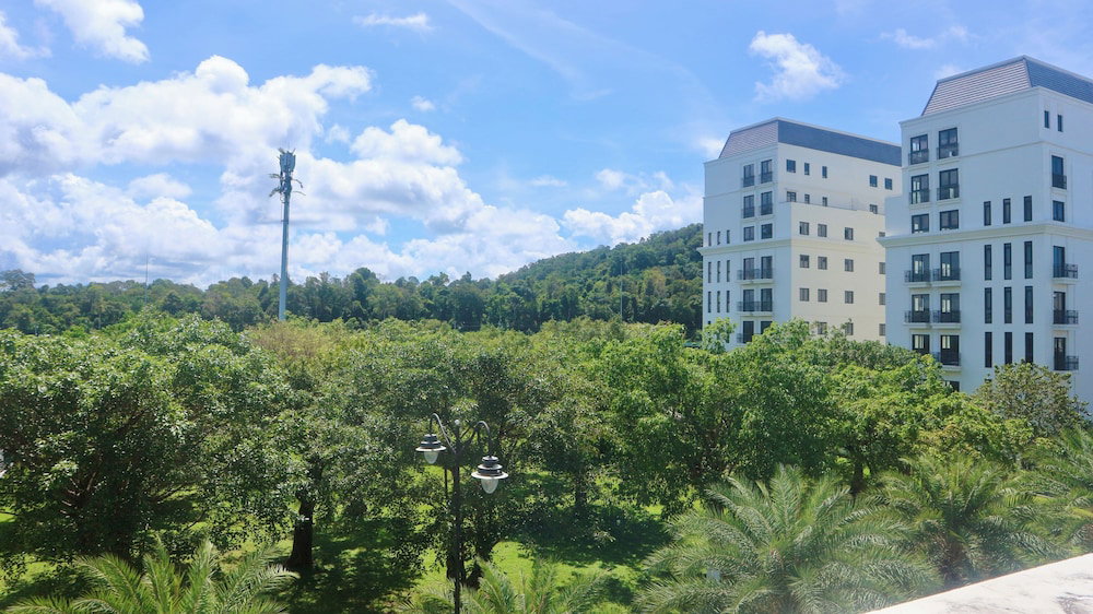 Monstera Hotel And Coffee
