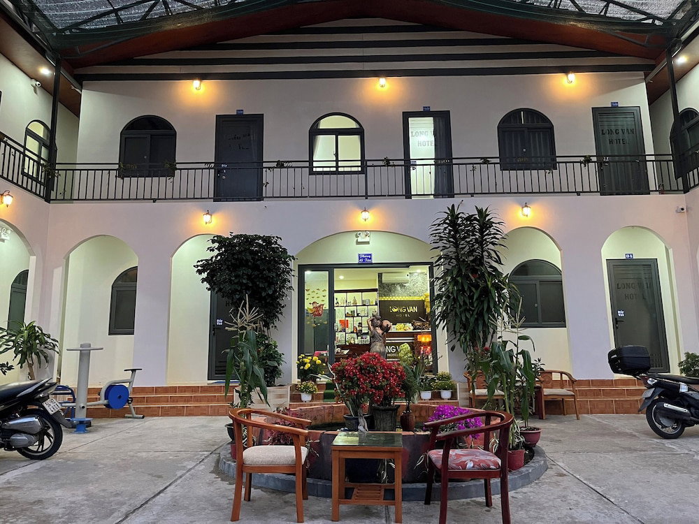 Hotel Long Vân Hotel