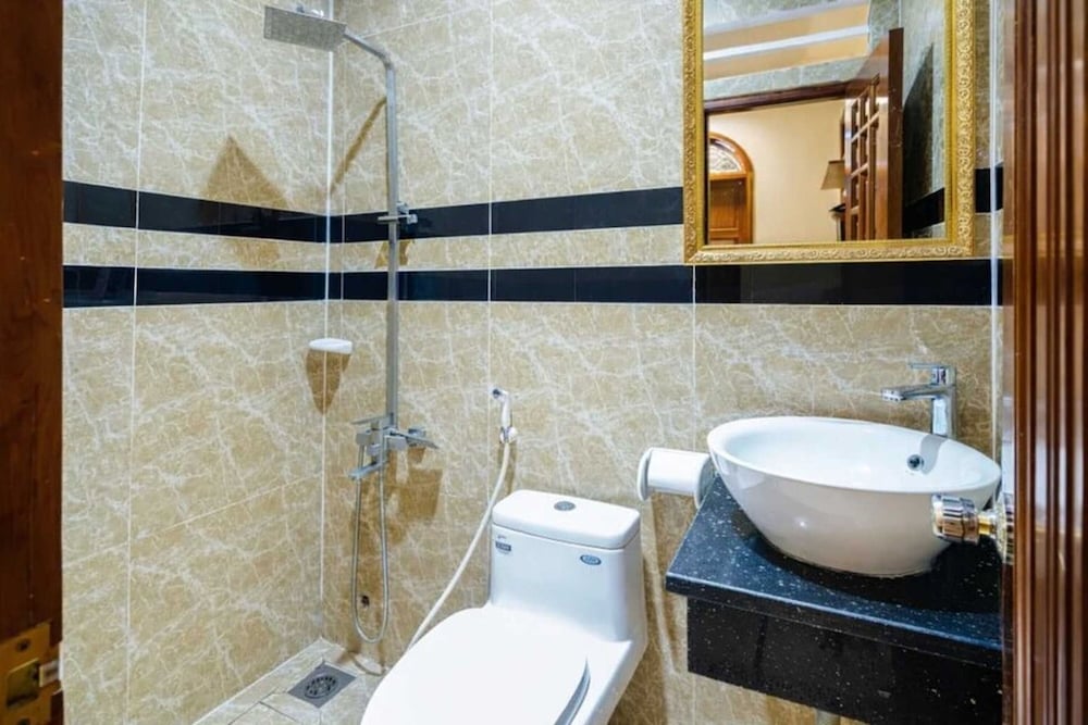 Collection O Long Phung Hotel