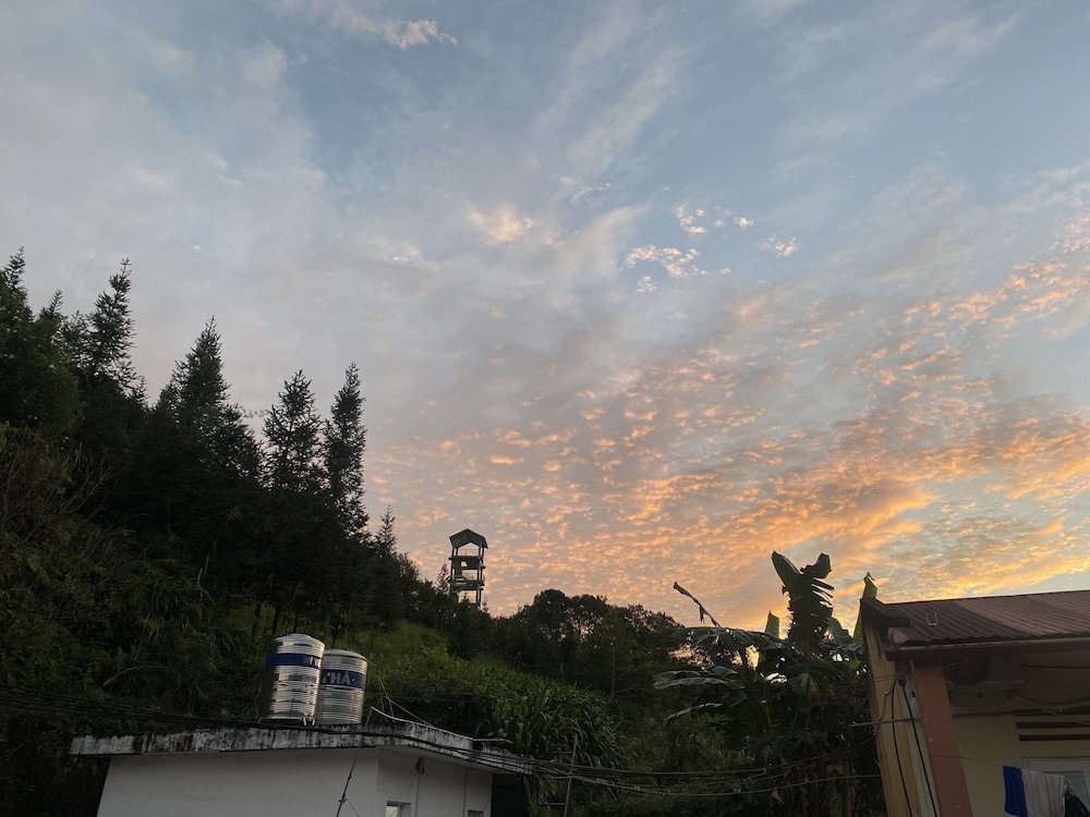 Hotel Nha San Ngan Chai Homestay