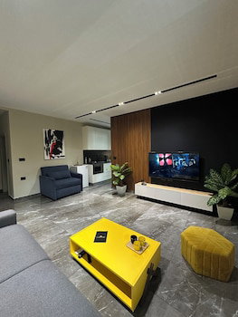 Hotel La Mirage Suites & Apartments