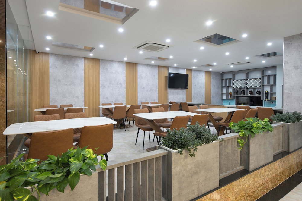 Hummer Hotel & Apartment Danang Beach